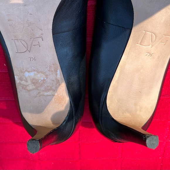 Diane Von Furstenberg Olee Black Leather Pointed Toe Pumps US Size 7.5 EUC - Picture 8 of 8